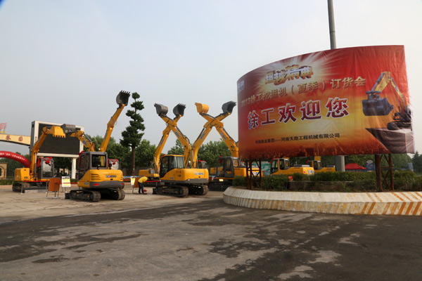 路友公司—2013年澳洲5手机平台_澳洲5（中国）挖掘机订货会外景