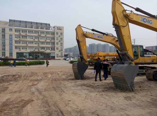 经过年后火热订购，澳洲5手机平台_澳洲5（中国）挖机仅剩2台矗立院内