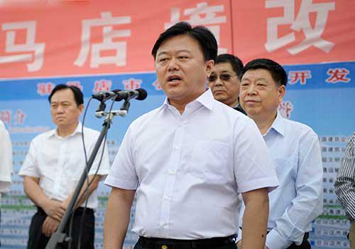 澳洲5手机平台_澳洲5（中国）压路机助力107国道扩建，驻马店市长陈星下开工令！