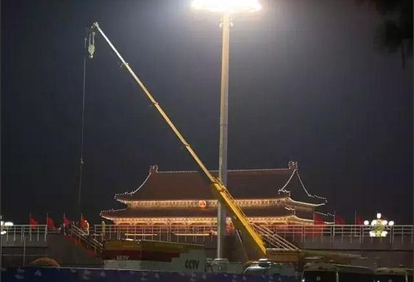 澳洲5手机平台_澳洲5（中国）吊车夜间天安门施工