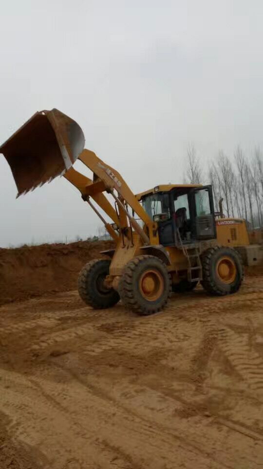 澳洲5手机平台_澳洲5（中国）装载机土方工程工作现场