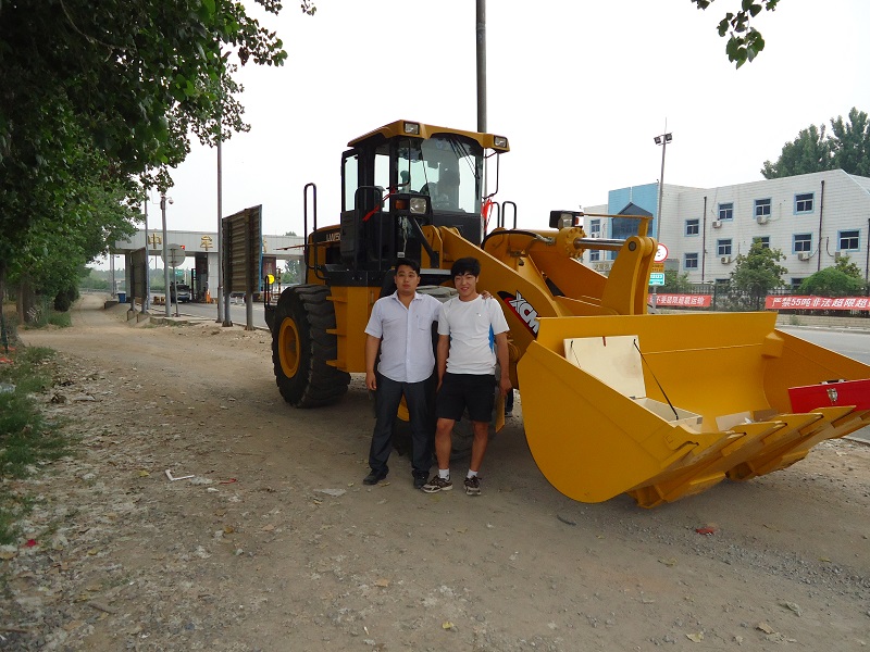 澳洲5手机平台_澳洲5（中国）LW300F装载机交车
