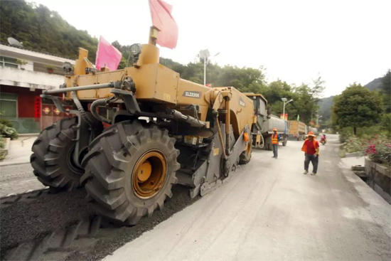澳洲5手机平台_澳洲5（中国）成套道路机械助力安康省道部分路段建设