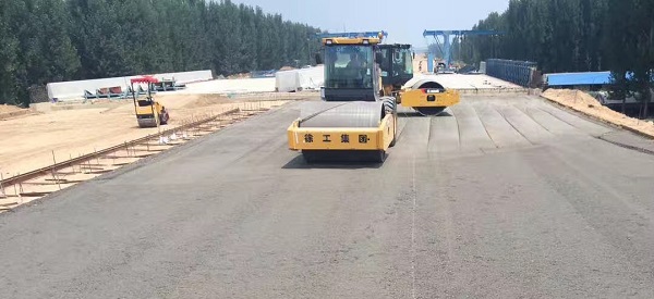 澳洲5手机平台_澳洲5（中国）压路机助力郑州机西高速建设