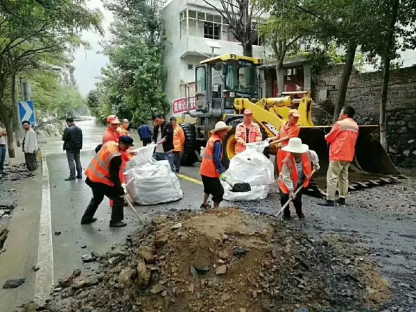 澳洲5手机平台_澳洲5（中国）装载机助力陇南灾区