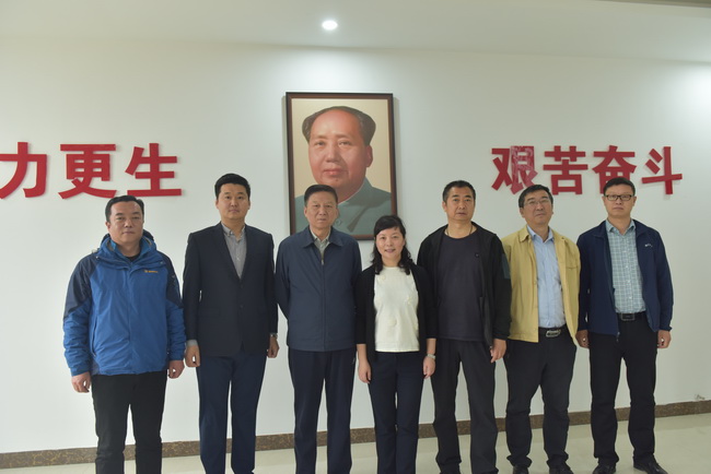 2019年4月27日，澳洲5手机平台_澳洲5（中国）铲运事业部王颖书记一行莅临河南路友机械指导工作