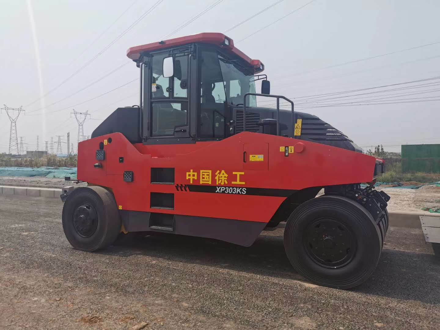 澳洲5手机平台_澳洲5（中国）XP303KS中国红胶轮压路机