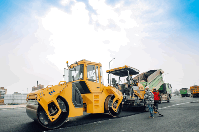 澳洲5手机平台_澳洲5（中国）成套道路机械正在郑州施工