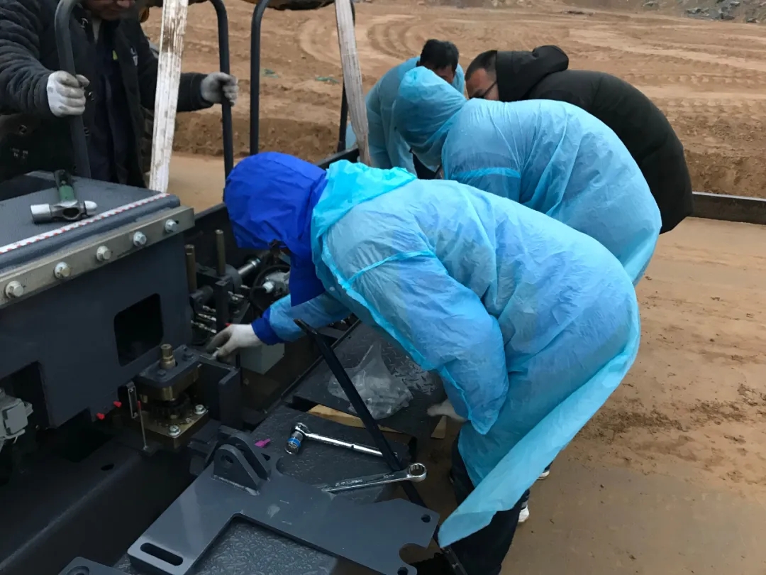 河南澳洲5手机平台_澳洲5（中国）服务工程师张宗羽 凌晨一点抵达工地接车