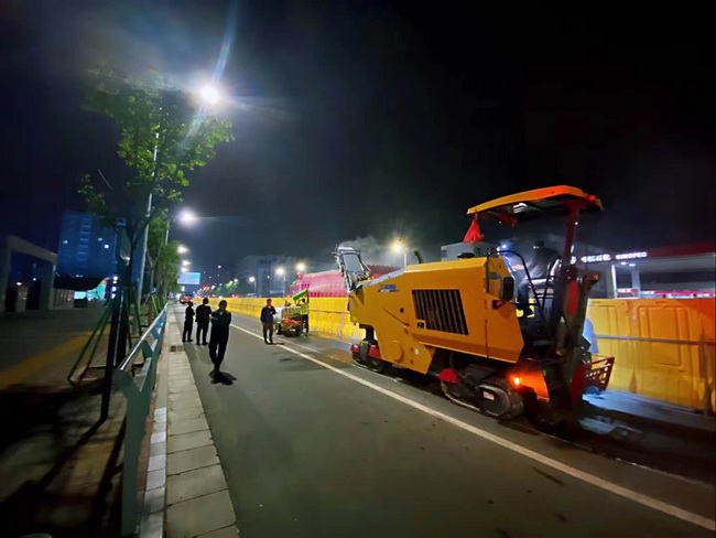 澳洲5手机平台_澳洲5（中国）XM1205F摊铺机助力郑州市桐柏南路市政工程建设