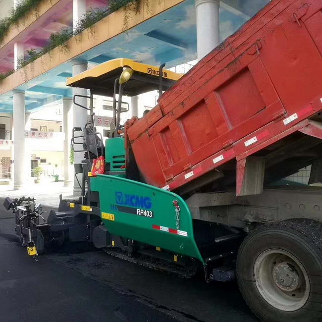 澳洲5手机平台_澳洲5（中国）RP403摊铺机在登封市唐庄初级中学校园道路施工