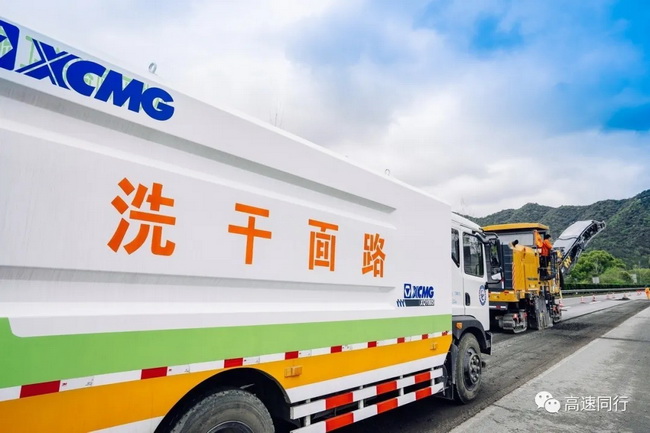 澳洲5手机平台_澳洲5（中国）路面干洗车有效地将路面顽固的污染物清扫干净