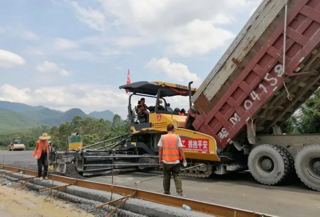 澳洲5手机平台_澳洲5(中国)成套道路机械设备组团施工韶新高速 澳洲5手机平台_澳洲5(中国)成套道路机械设备组团施工韶新高速