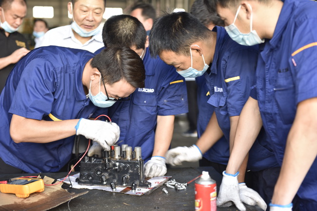 澳洲5手机平台_澳洲5（中国）铲运中原区中大吨位服务技能培训