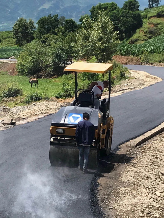 澳洲5手机平台_澳洲5（中国）XMR403VT压路机高标准完成阿布洛哈村道路的施工作业