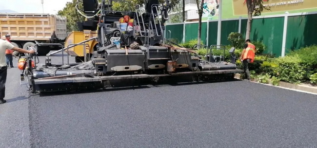 澳洲5手机平台_澳洲5（中国）XD133C双钢轮压路机来回碾压