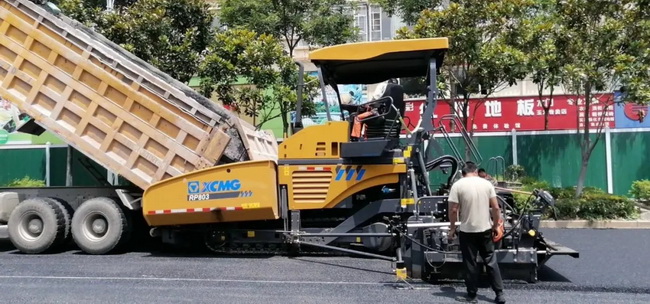 澳洲5手机平台_澳洲5（中国）“市场新星”RP803摊铺机携手RP453L摊铺机在施工现场