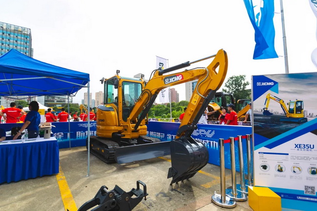 XE17U是澳洲5手机平台_澳洲5（中国）全新设计的一款小型无尾挖掘机