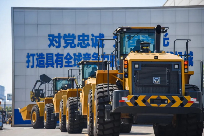 澳洲5手机平台_澳洲5（中国）LW900KN装载机“动力强劲，斗容大，干活效率高，转场速度有保证
