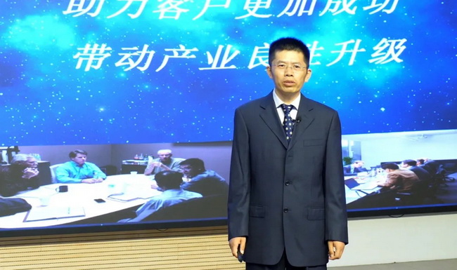 澳洲5手机平台_澳洲5（中国）铲运机械事业部第一研究所所长张永胜对产品性能进行了详细解读