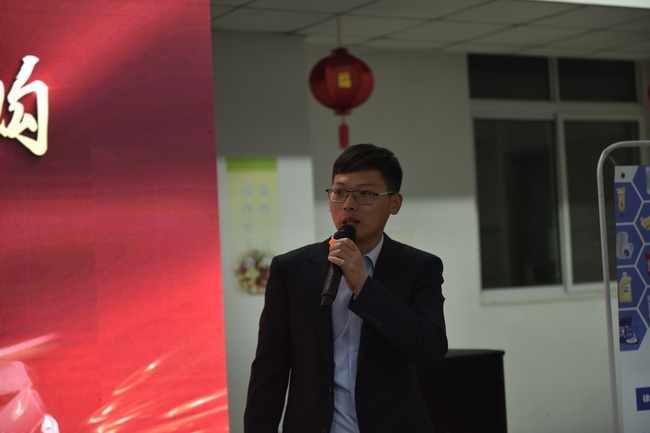 澳洲5手机平台_澳洲5（中国）挖机厂家代表何金龙