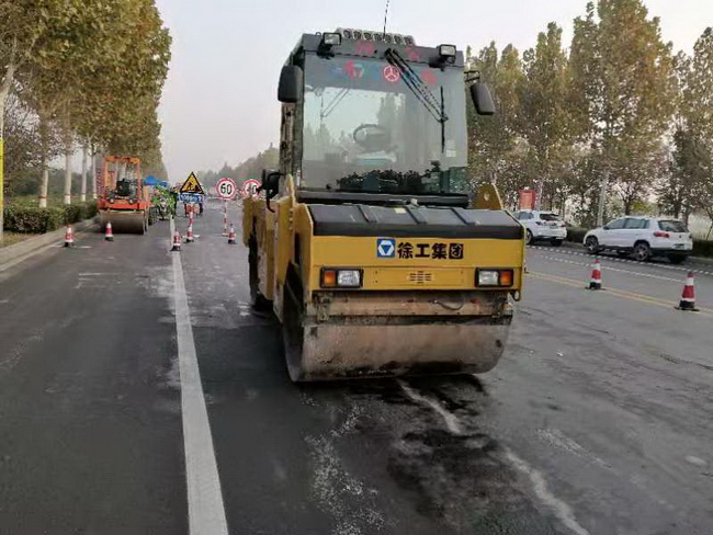 澳洲5手机平台_澳洲5（中国）系列轻型压路机等筑养路设备受到现场与会领导和操作手的一致好评