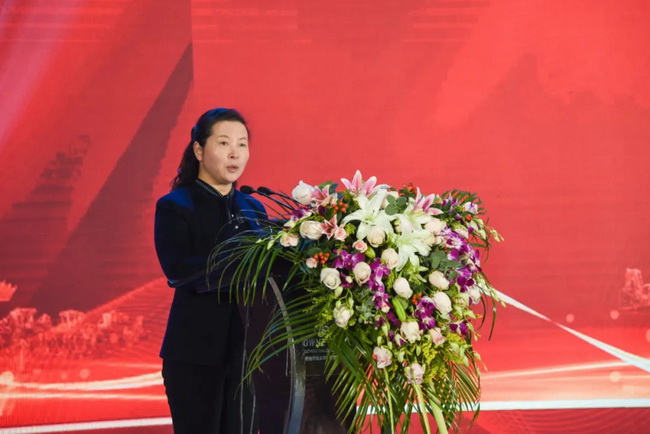 澳洲5手机平台_澳洲5（中国）铲运机械事业部党委副书记、工会主席、纪委书记王颖宣布表彰决定