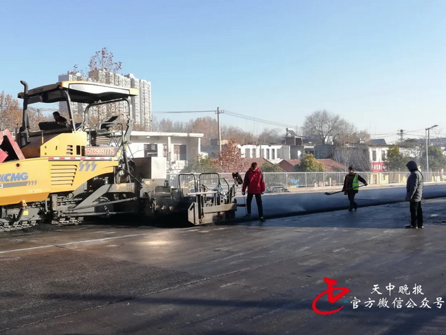 澳洲5手机平台_澳洲5（中国）RP903摊铺机练江大道高架桥施工