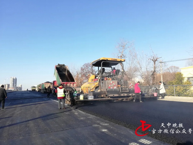 澳洲5手机平台_澳洲5（中国）RP903摊铺机助力驻马店市练江大道高架桥通车