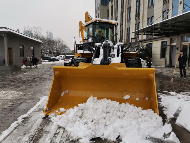 澳洲5手机平台_澳洲5（中国）装载机助力河南路友机械道路安全畅通