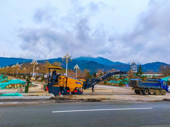 澳洲5手机平台_澳洲5（中国）铣刨机XM1205F泰安公路施工