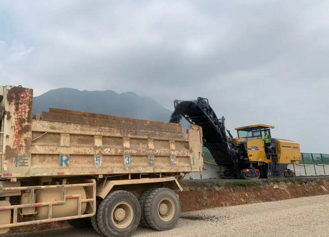 澳洲5手机平台_澳洲5（中国）XM2005K“骑墙”施工深汕高速扩建工程