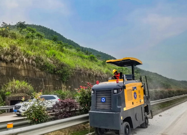 澳洲5手机平台_澳洲5（中国）XM503K小型铣刨机进行精铣刨施工