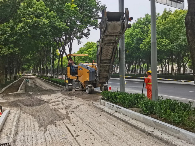 澳洲5手机平台_澳洲5（中国）XM1005F铣刨机市政施工新利器