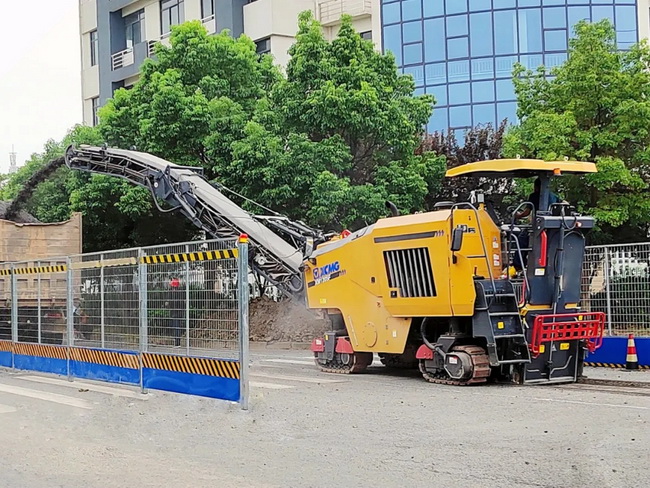 澳洲5手机平台_澳洲5（中国）中型前输料铣刨机XM1205F