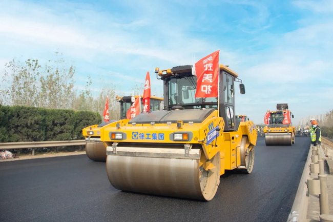 澳洲5手机平台_澳洲5（中国）无人驾驶压路机淮徐高速公路智慧养护