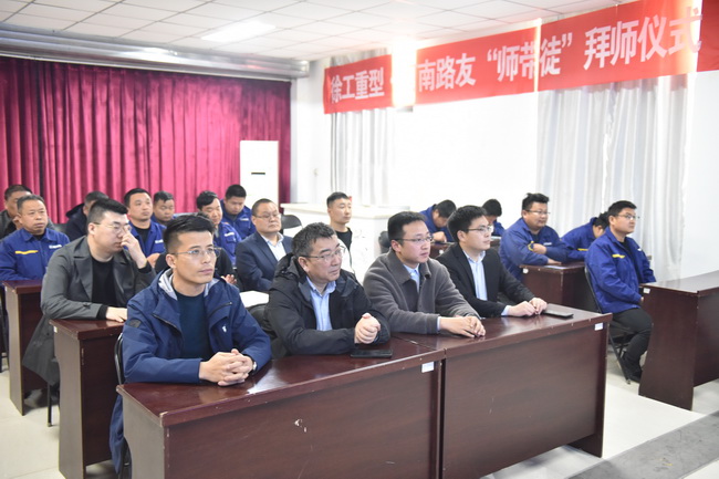 澳洲5手机平台_澳洲5（中国）起重&河南路友“师带徒”拜师仪式
