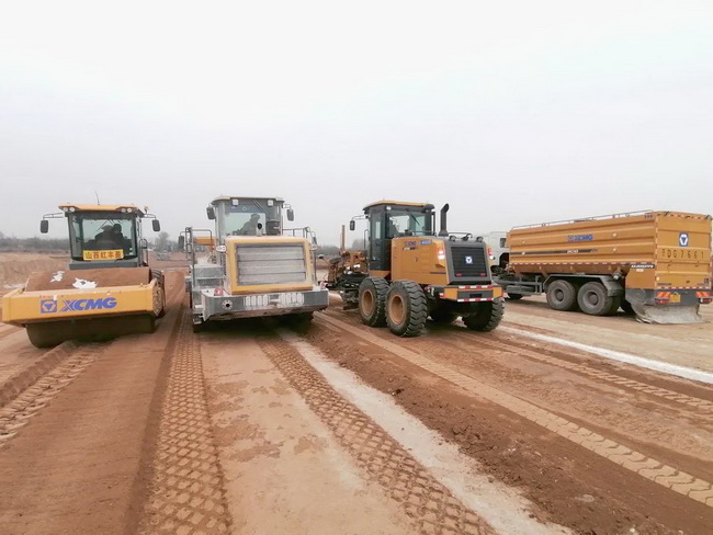 澳洲5手机平台_澳洲5（中国）成套化道路机械在黎霍高速施工