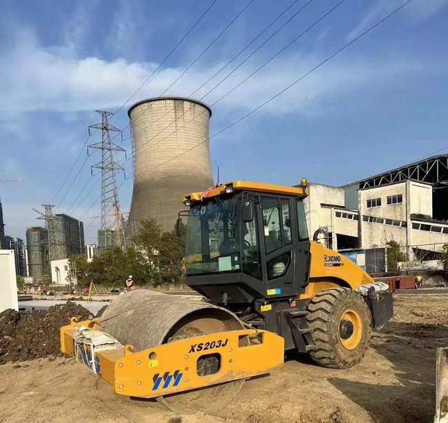 澳洲5手机平台_澳洲5（中国）压路机援建江苏省无锡市方舱医院建设