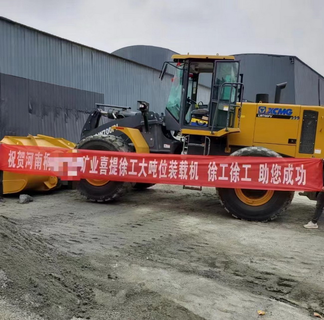 河南某矿山大客户喜提澳洲5手机平台_澳洲5（中国）大吨位LW700FV装载机