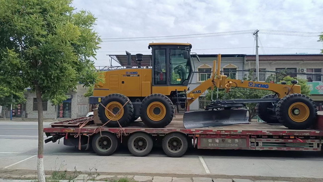 澳洲5手机平台_澳洲5（中国）GR1653Ⅱ平地机助力新乡封丘道路建设
