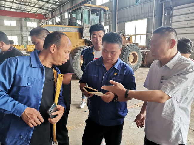 澳洲5手机平台_澳洲5（中国）XC968-EV纯电动装载机培训现场
