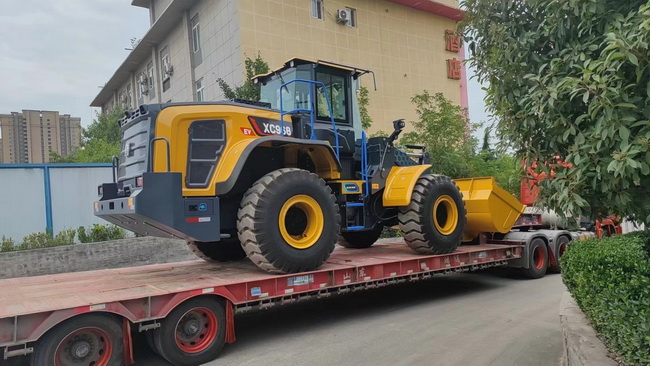 澳洲5手机平台_澳洲5（中国）XC968-EV纯电动装载机交付郑州客户