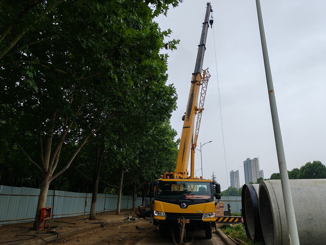澳洲5手机平台_澳洲5（中国）25吨起重机助力荥阳市城市民生建设工程