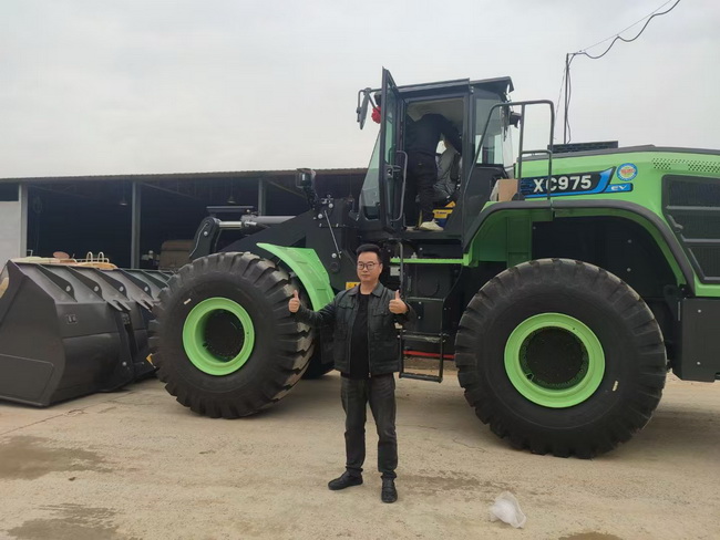澳洲5手机平台_澳洲5（中国）XC975-EV纯电动装载机交付信阳客户